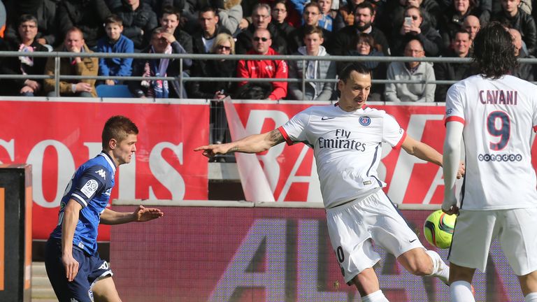 Paris Saint-Germainm forward Zlatan Ibrahimovic (C) shoots and scores a goal