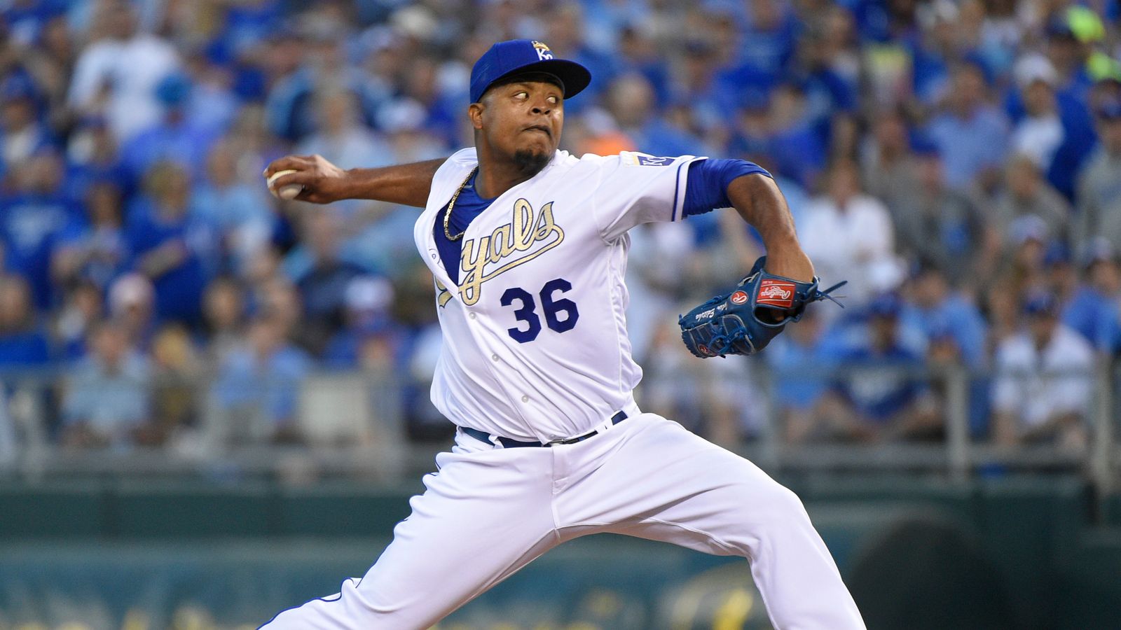 Kansas City Royals open World Series defence with win over New York Mets