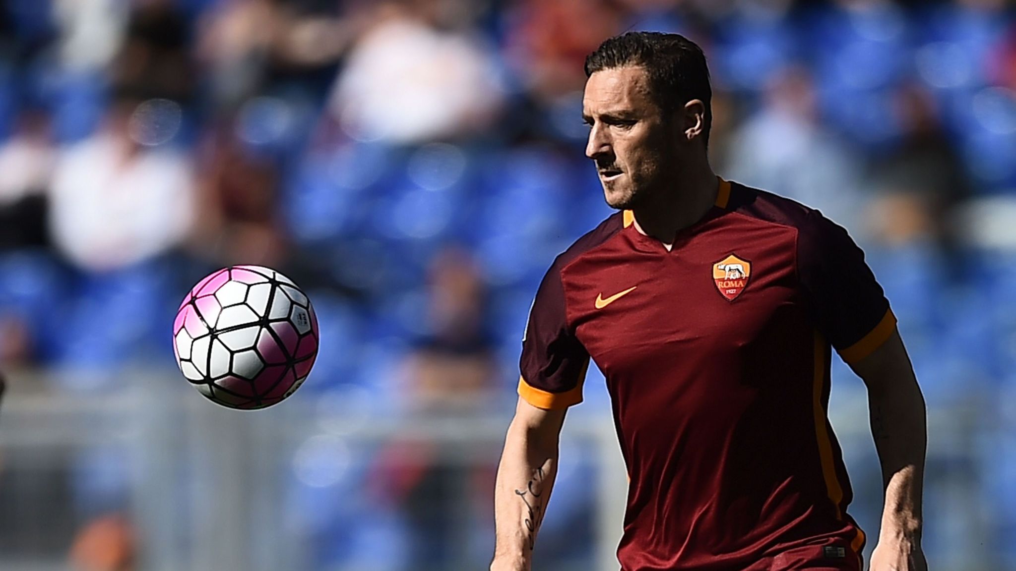 Roma's forward Francesco Totti eyes the ball during the Italian Serie A football match AS Roma vs Napoli