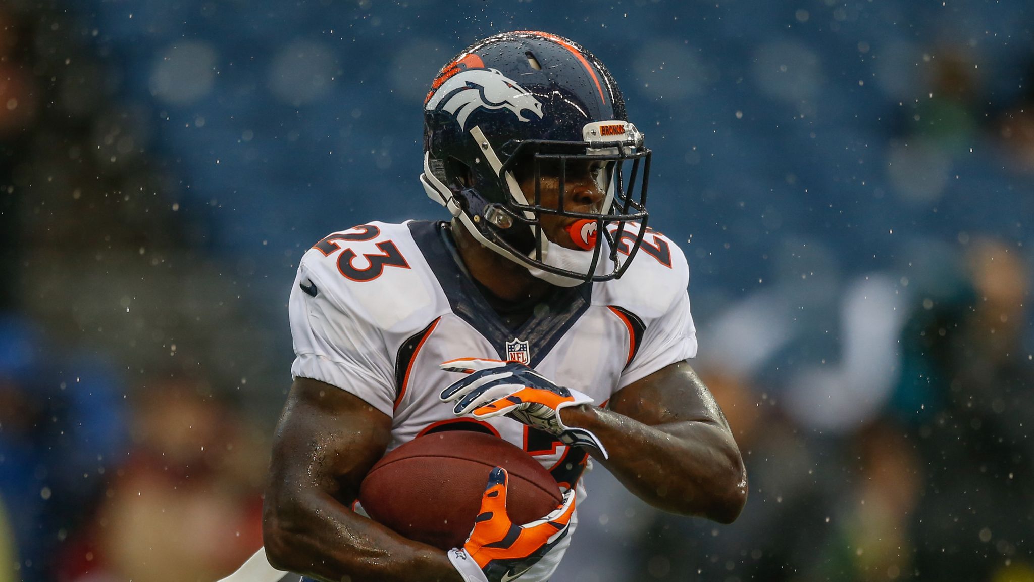 The Denver Broncos have re-signed running back Ronnie Hillman