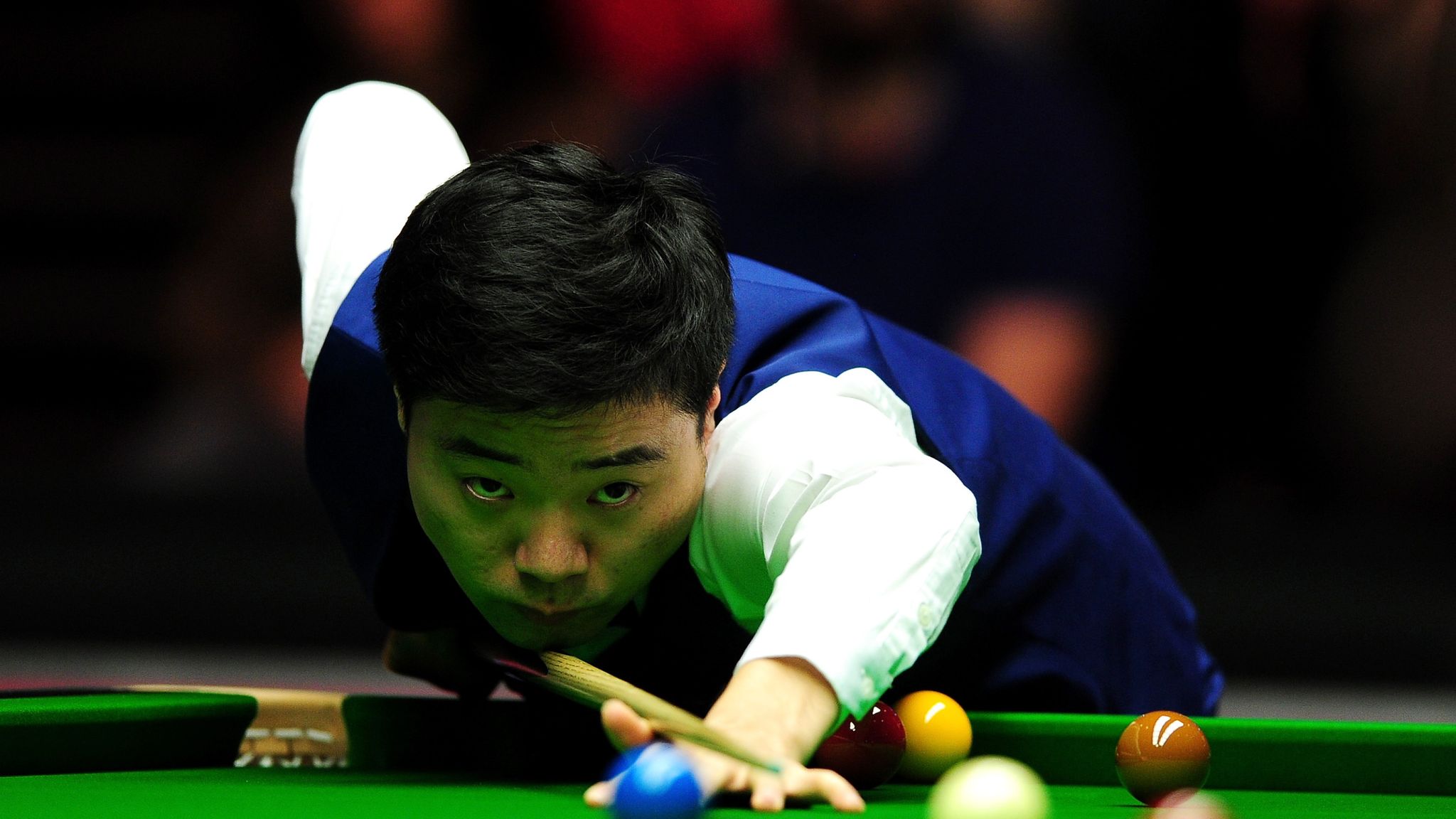 Ding Junhui takes four-frame lead over Alan McManus at World Championship Snooker News Sky Sports