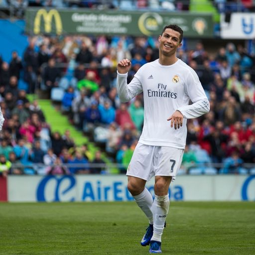 Ronaldo suffers injury scare