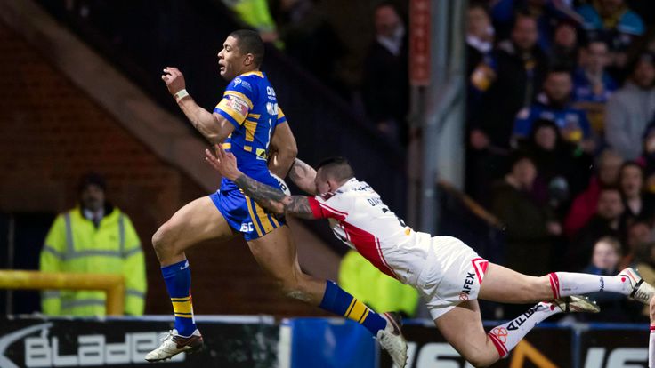 Kallum Watkins is caught by St Helens' Matty Dawson