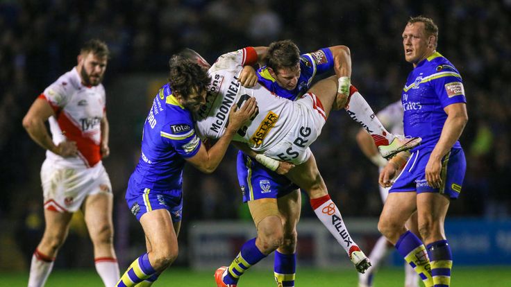 St Helens' Shannon McDonnell is tackled by Warrington's Kurt Gidley and Stefan Ratchford