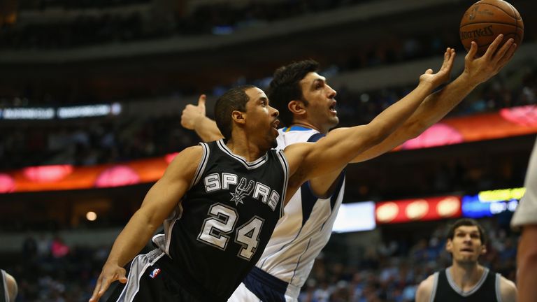 Andre Miller #24 of the San Antonio Spurs