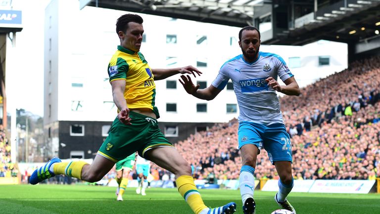 Jonathan Howson of Norwich City and Andros Townsend of Newcastle United