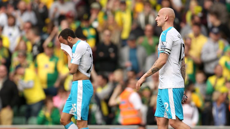 Andros Townsend (l) and Jonjo Shelvey leave the pitch dejected after Newcastle's 3-2 Premier League defeat at Norwich