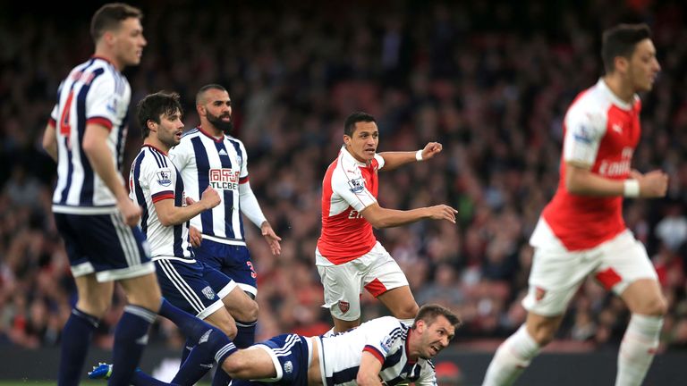 Alexis Sanchez gives Arsenal an early lead