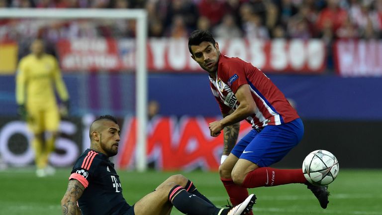 Arturo Vidal tackles Augusto Fernandez
