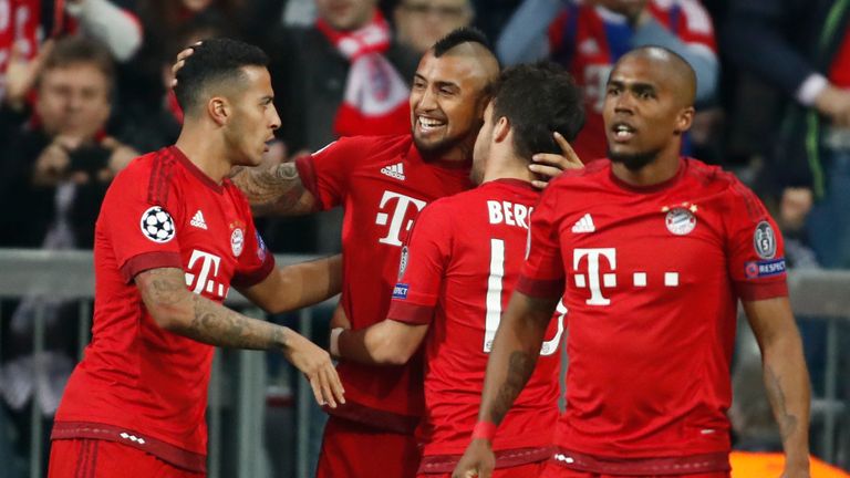 Bayern Munich's Chilean midfielder Arturo Vidal (2nd L) celebrates scoring the opening goal with his team-mates durin