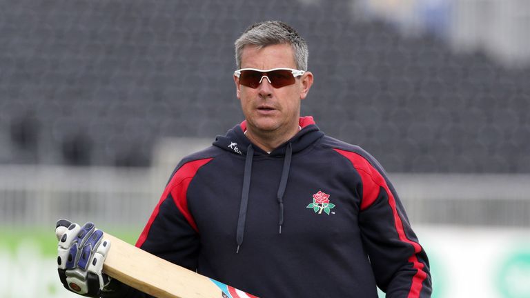 Lancashire head coach Ashley Giles has extended his contract until the end of 2018