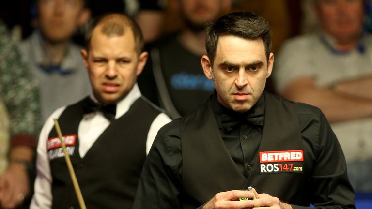 Barry Hawkins (l) leads Ronnie O'Sullivan 9-7 at the Crucible