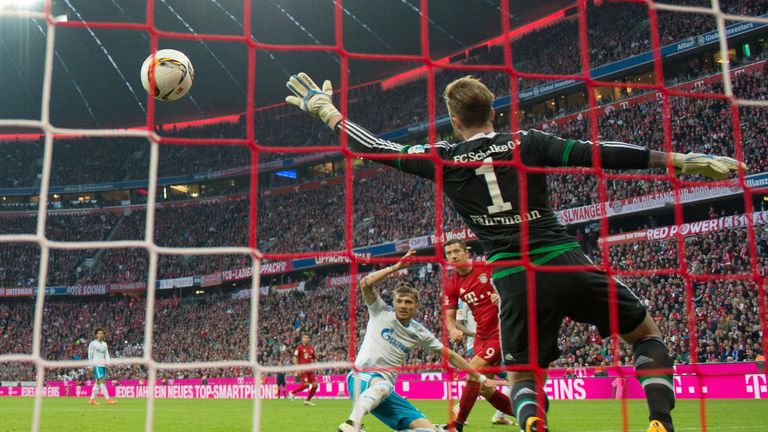 Robert Lewandowski scores his second for Bayern Munich against Schalke