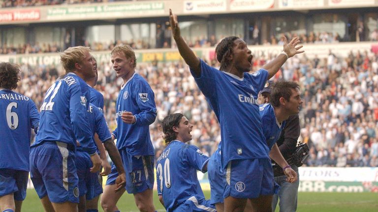 BOLTON, UNITED KINGDOM:  Chelsea's Ivorian striker Didier Drogba (R) salutes the fans after Chelsea's 2-0 victory against Bolton, giving them the Premiersh