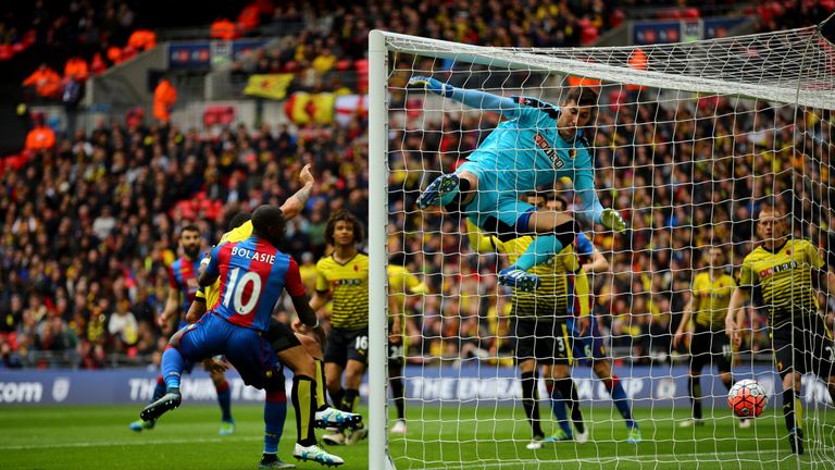 Yannick Bolasie of Crystal Palace (10) heads past goalkeeper Costel Pantilimon of Watford