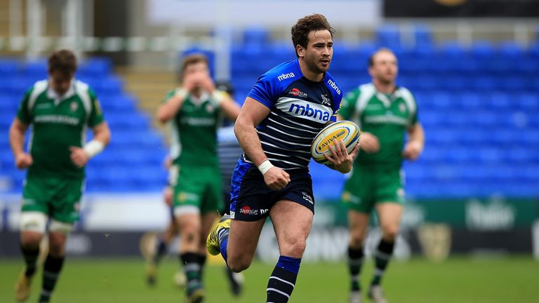 READING, ENGLAND - APRIL 02:  Danny Cipriani of Sale breaks clear to score a try during the Aviva Premiership match between London Irish and Sale Sharks at