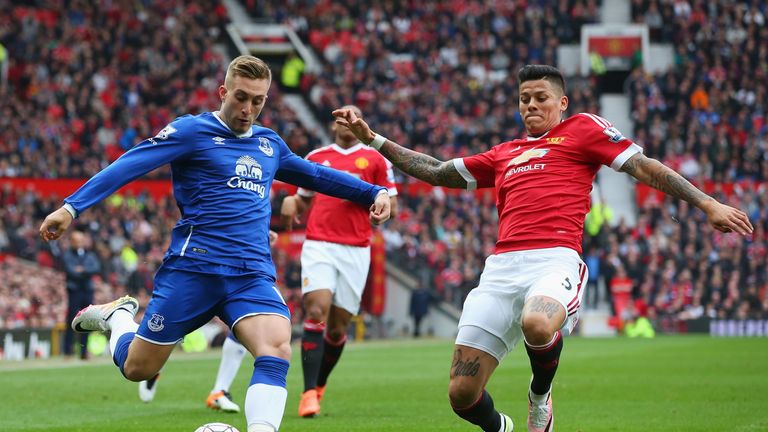 MANCHESTER, ENGLAND - APRIL 03:  Gerard Deulofeu of Everton is blocked by Marcos Rojo of Manchester United during the Barclays Premier League match between