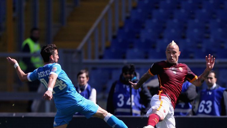 Dries Mertens (L) of SSC Napoli competes for the ball with Nainggolan
