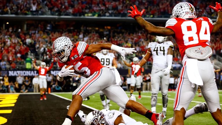 Ezekiel Elliott #15 of the Ohio State Buckeyes