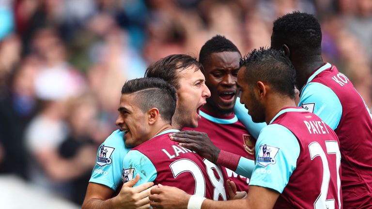 Manuel Lanzini (2nd L) of West Ham celebrates scoring his team's first goal against Crystal Palace