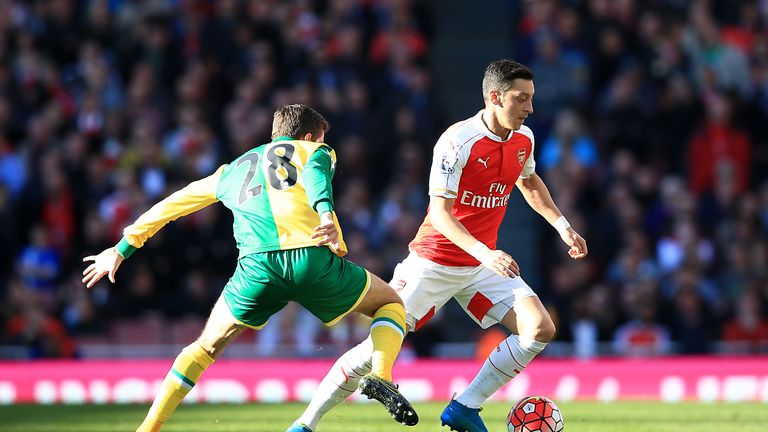 Norwich City's Gary O'Neil and Arsenal's Mesut Ozil battle for the ball 