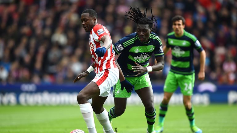 Giannelli Imbula of Stoke City under pressure from Bafetimbi Gomis