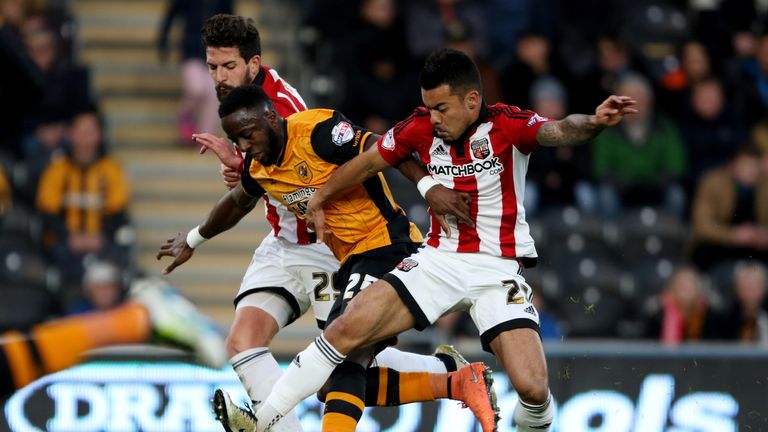 Hull City's Adama Diomande (left) and Brentford's Josh Clarke challenge for the ball during the Sky Bet Championship match at the KC Stadium, Hull