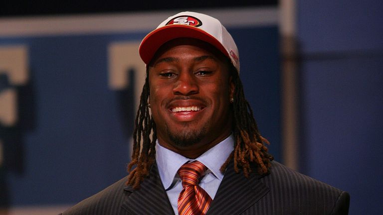 NEW YORK - APRIL 29:  Vernon Davis is drafted sixth overall pick by the San Francisco 49ers at the 2006 NFL Draft on April 29, 2006 at Radio City in New Yo