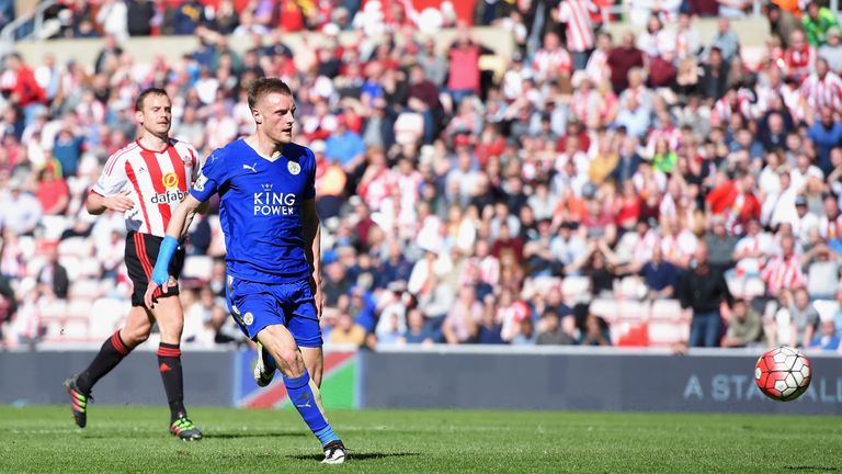 Jamie Vardy of Leicester City scores their second goal