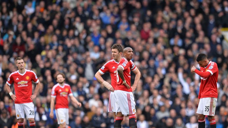 United players react after Tottenham scored their second goal