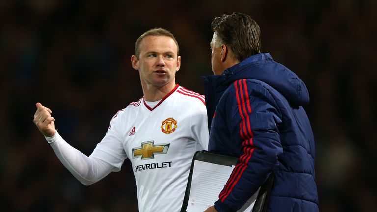 Wayne Rooney talks to Manchester United boss Louis van Gaal during the FA Cup replay against West Ham