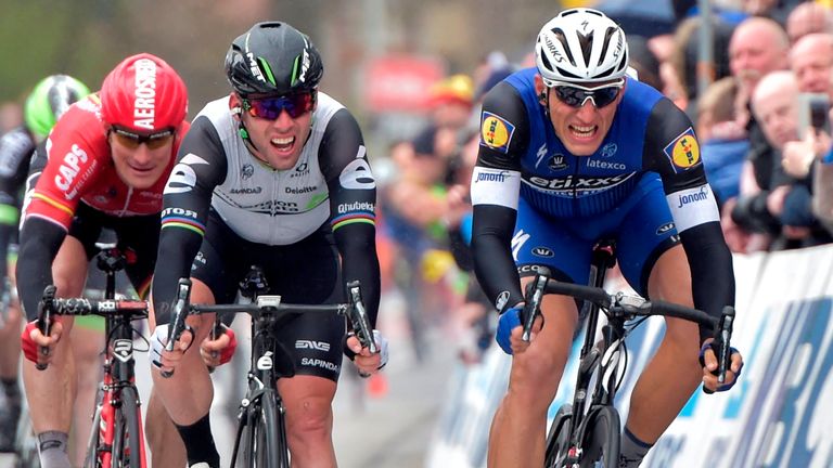 Marcel Kittel wins the 2016 Schledeprijs ahead of Mark Cavendish and Andre Greipel