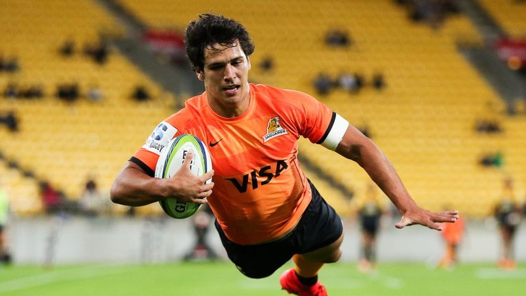 Matias Moroni of the Jaguares scores a try 