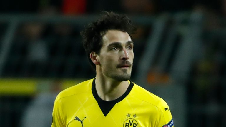 Dortmund's defender Mats Hummels celebrates scoring the 1-1 equaliser during the UEFA Europe League quarter-final against Liverpool