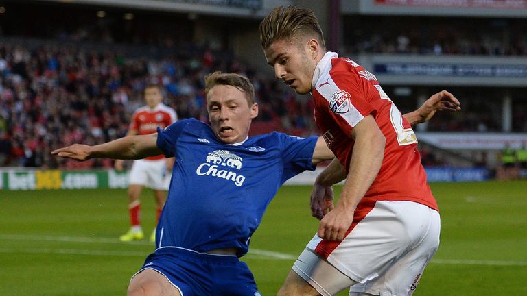 Everton's English defender Matthew Pennington (L) vies with Barnsley's English midfielder Daniel Crowley