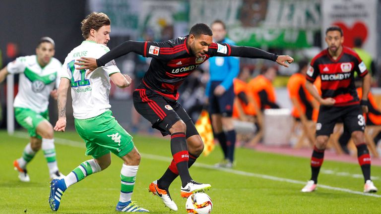LEVERKUSEN, GERMANY - APRIL 01:  Jonathan Tah of Leverkusen (R) challenges Max Kruse of Wolfsburg during 