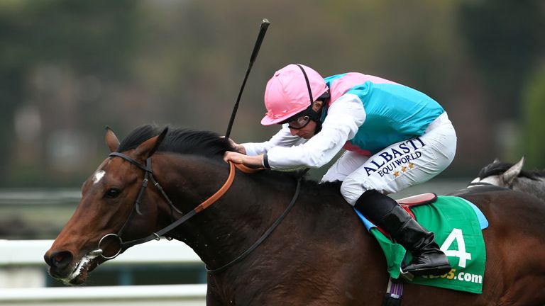Midterm and Ryan Moore come home to win the bet365 Classic Trial at Sandown Park.