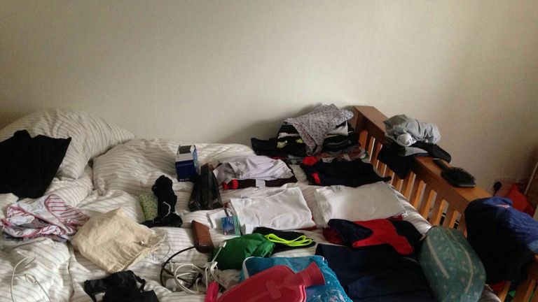 Mo Hunt trying to pack