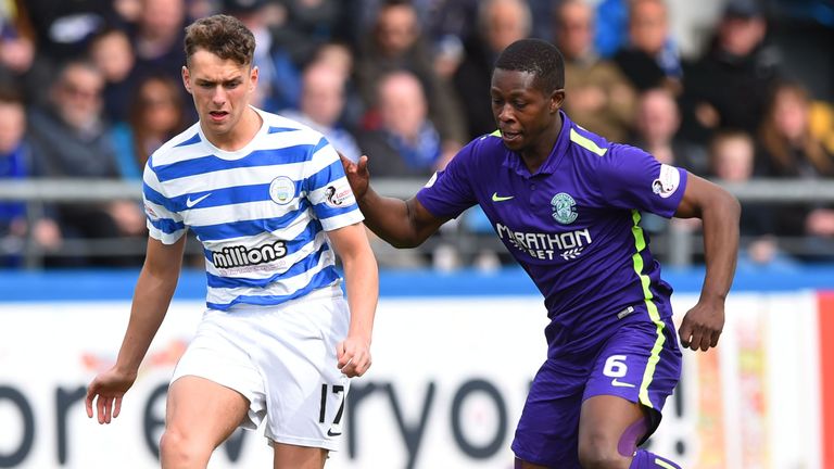 Morton's Mark Russell (l) and Marvin Bartley of Hibs do battle at Greenock