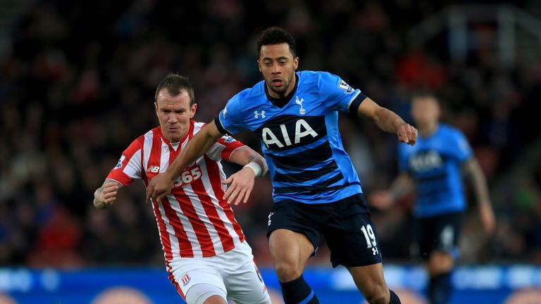 Stoke City's Glenn Whelan (left) and Tottenham Hotspur's Mousa Dembele battle for the ball during the Barclays Premier League match at the Britannia Stadiu
