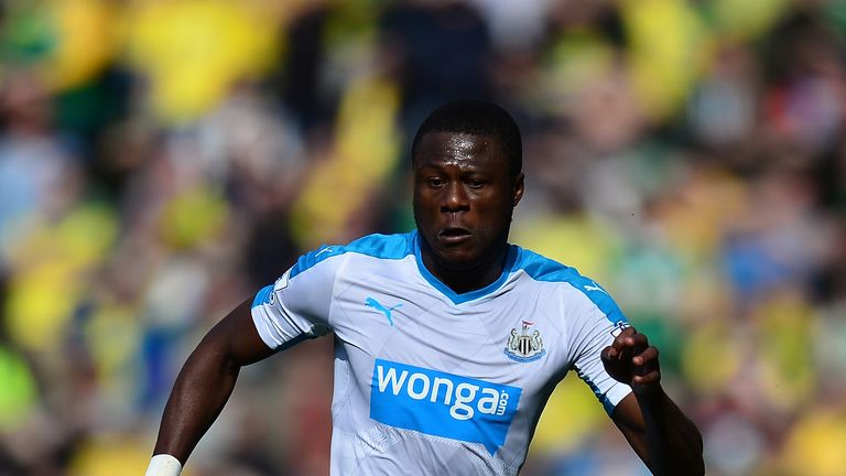 NORWICH, ENGLAND - APRIL 02:  Chancel Mbemba of Newcastle United controls the ball during the Barclays Premier League match between Norwich City and Newcas