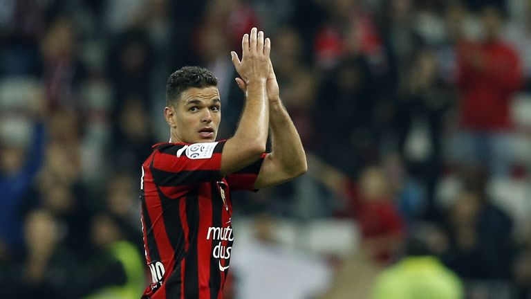 Hatem Ben Arfa applauds the fans after Nice's victory over Reims