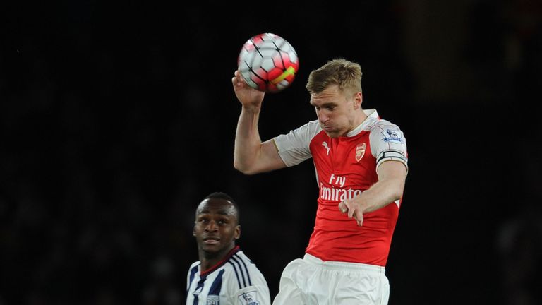 Per Mertesacker of Arsenal outjumps Saido Berahino of West Brom 