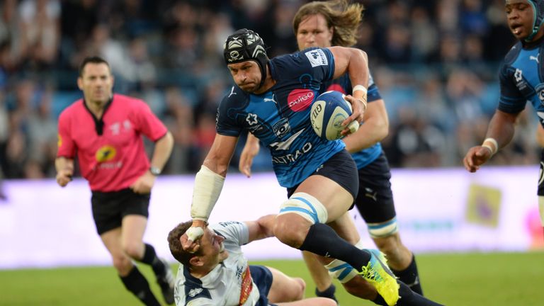 Montpellier's Pierre Spies (R) runs to score a try during the French Top 14 rugby union match against Agen 