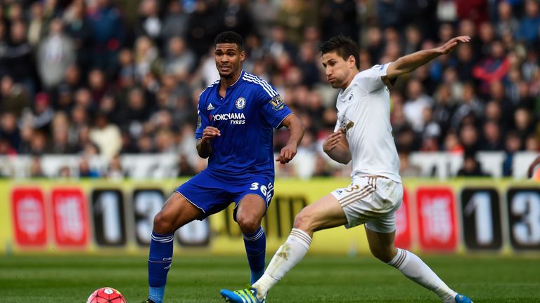 Ruben Loftus-Cheek  and Federico Fernandez compete for the ball 