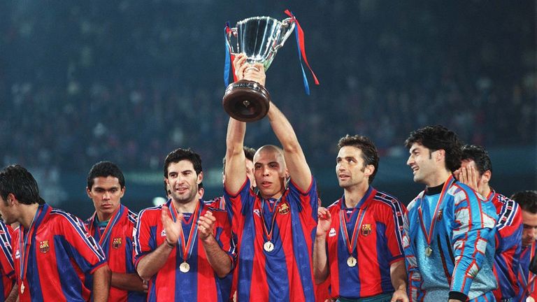 FRANCE - MAY 14:  FUSSBALL: POKAL DER POKALSIEGER 96/97 FINALE, 14.05.97 in ROTTERDAM, FC BARCELONA - PARIS ST. GERMAIN 1:0, JUBEL BARCELONA - RONALDO mit 