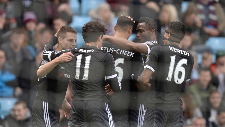 Chelsea's English midfielder Ruben Loftus-Cheek (C) celebrates with team-mates after scoring 