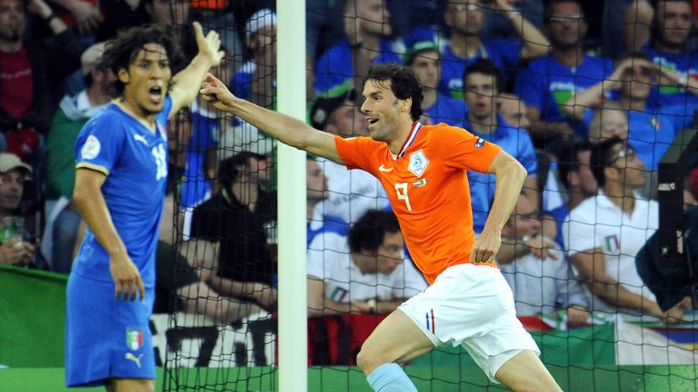 Dutch forward Ruud van Nistelrooy (R) celebrates after scoring the 1-0 during  the Euro 2008 Championships  