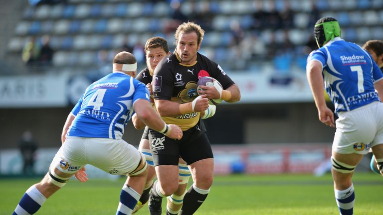 Jannie du Plessis takes on the Dragons defence