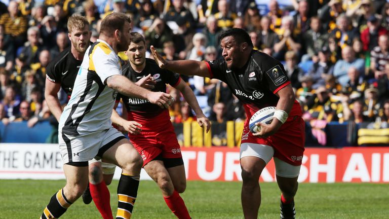 Mako Vunipola fends off Wasps prop Lorenzo Cittadini